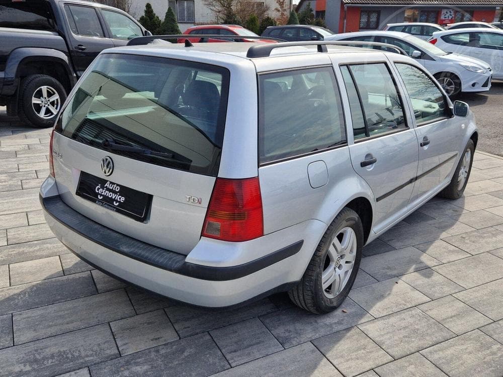 2003 Volkswagen Golf - 15