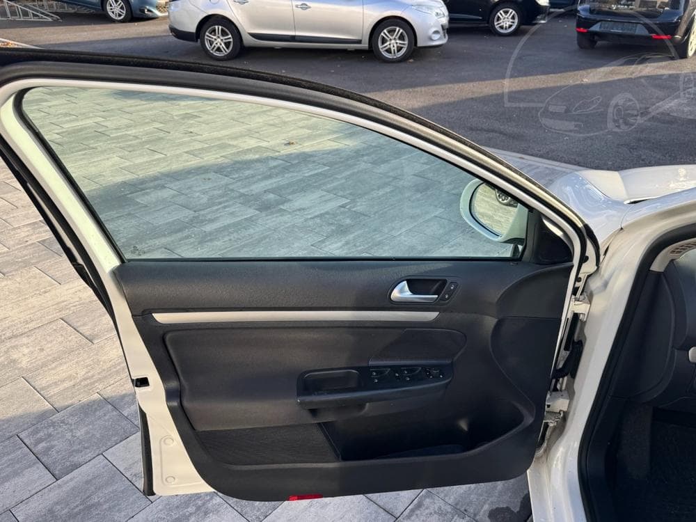 2013 Volkswagen Golf - 17