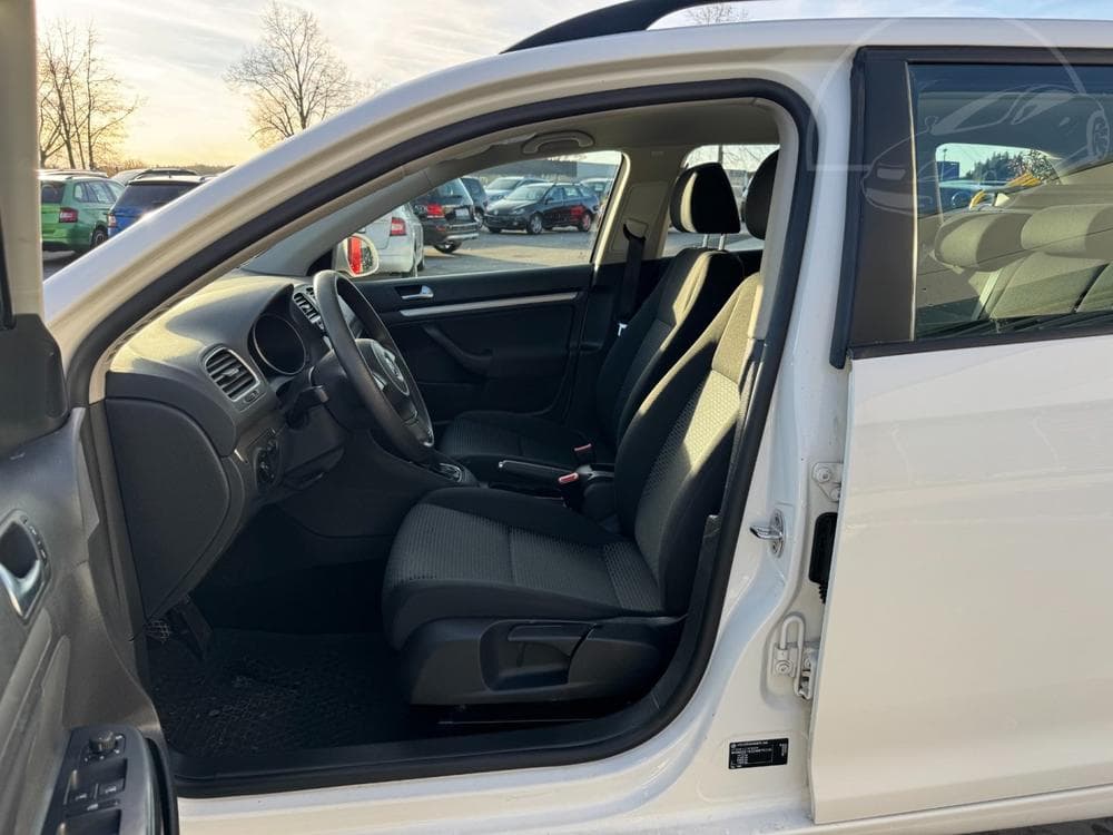 2013 Volkswagen Golf - 19