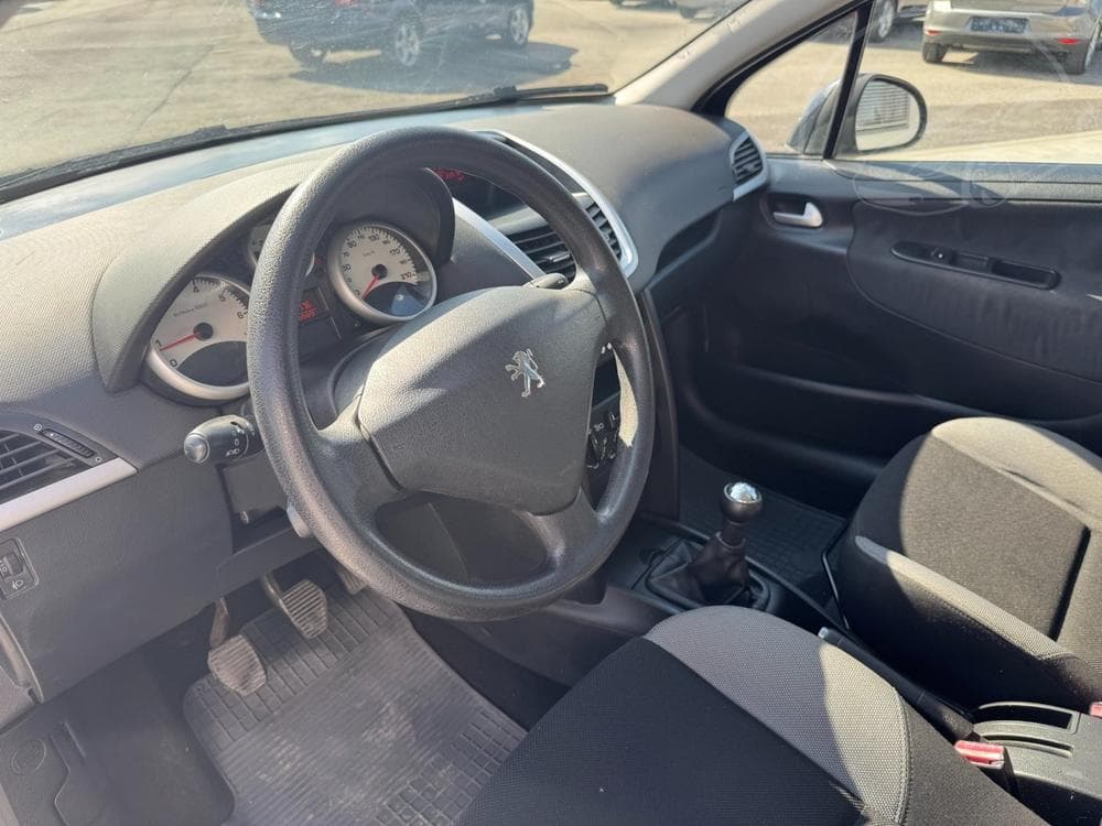 2008 Peugeot 207 - 11