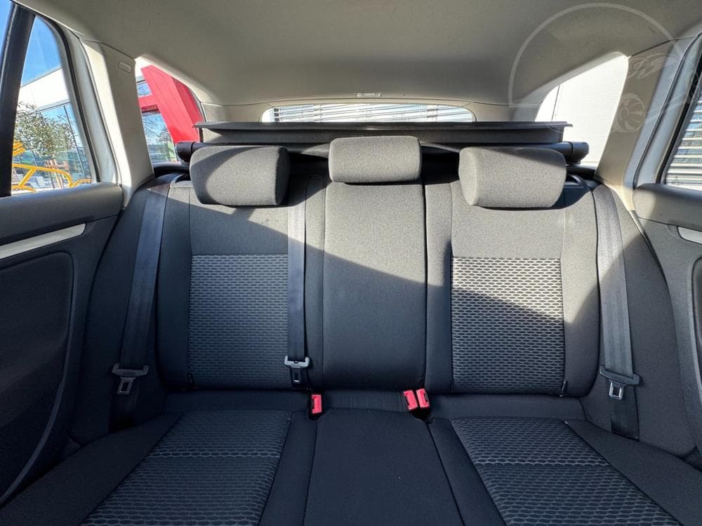 2013 Volkswagen Golf - 23