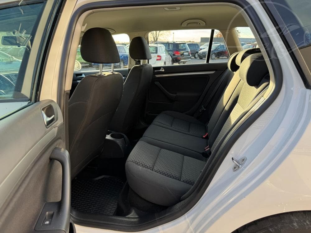 2013 Volkswagen Golf - 27