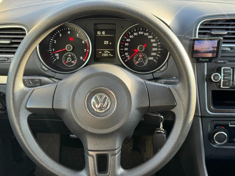 2013 Volkswagen Golf - 33