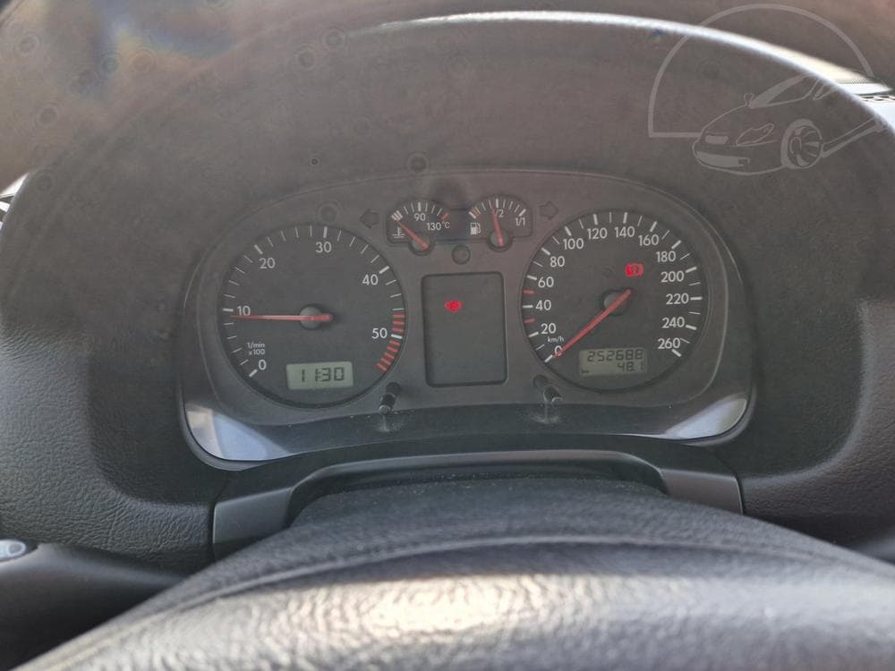 2003 Volkswagen Golf - 37