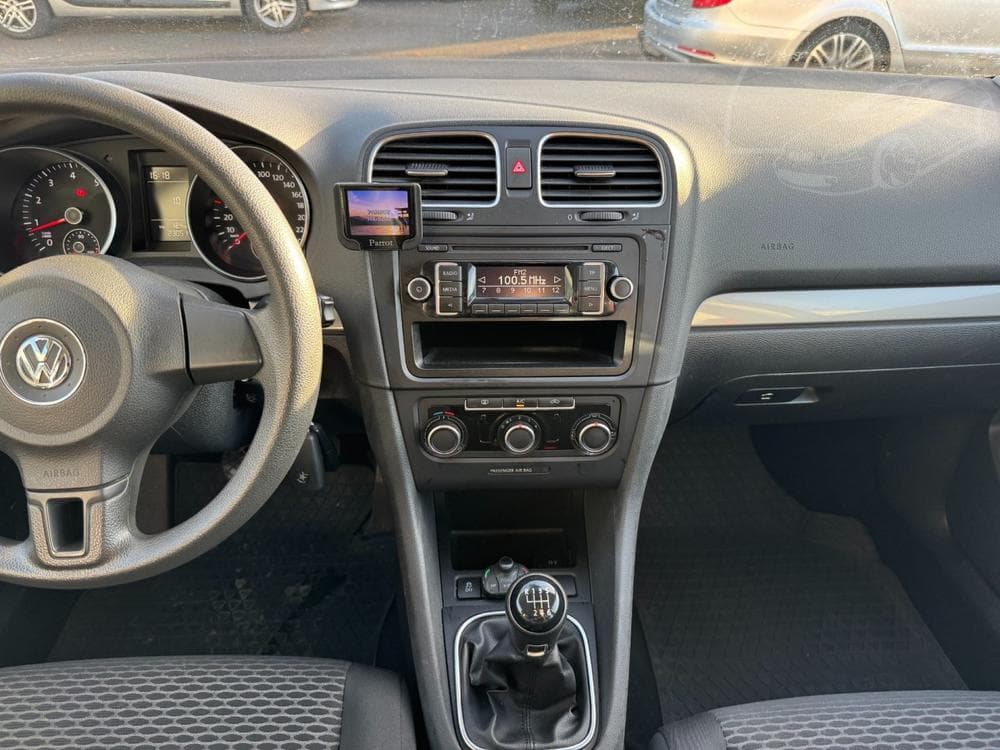 2013 Volkswagen Golf - 37