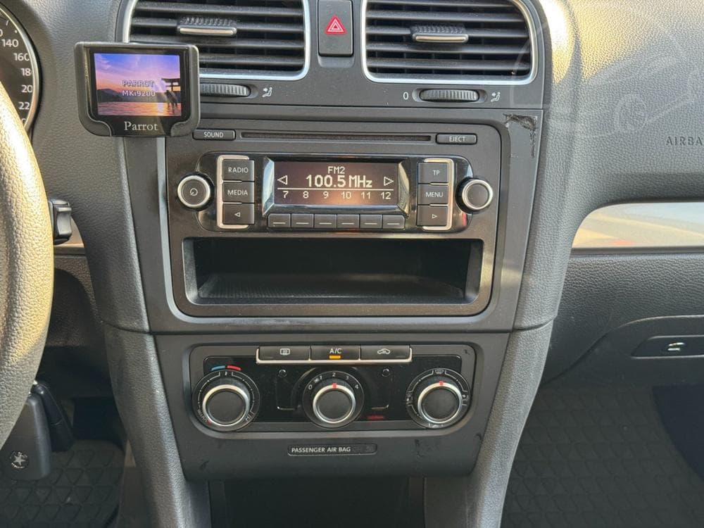 2013 Volkswagen Golf - 39