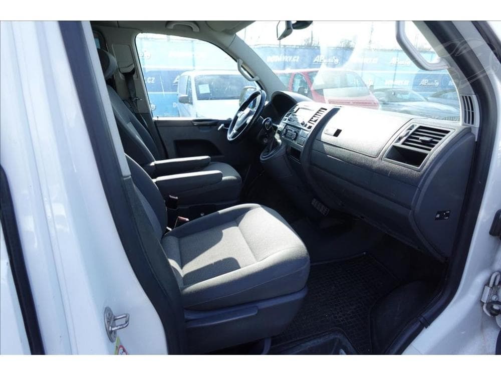 2013 Volkswagen Caravelle - 17