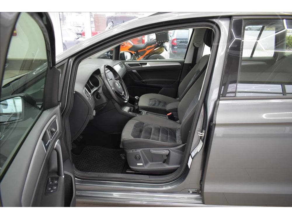 2017 Volkswagen Golf - 10