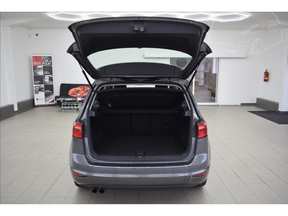 2017 Volkswagen Golf - 12