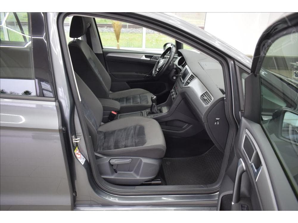 2017 Volkswagen Golf - 15