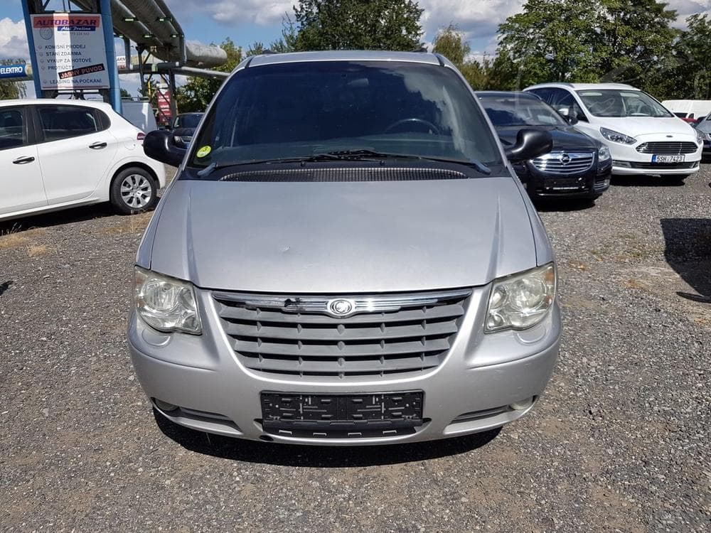 2006 Chrysler VOYAGER - 2