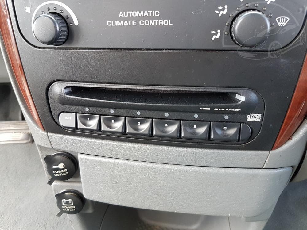 2006 Chrysler VOYAGER - 16