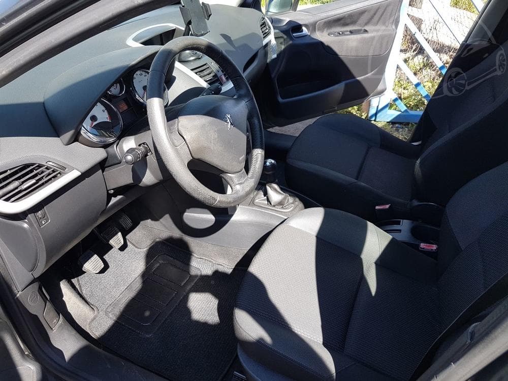 2012 Peugeot 207 - 7