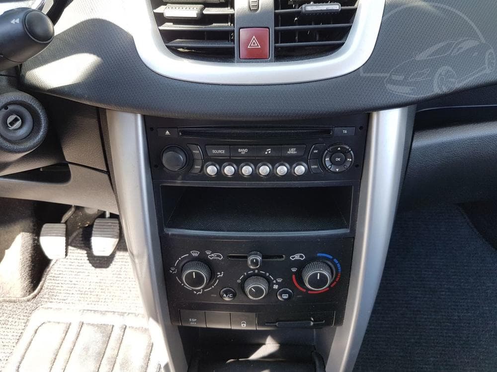 2012 Peugeot 207 - 12