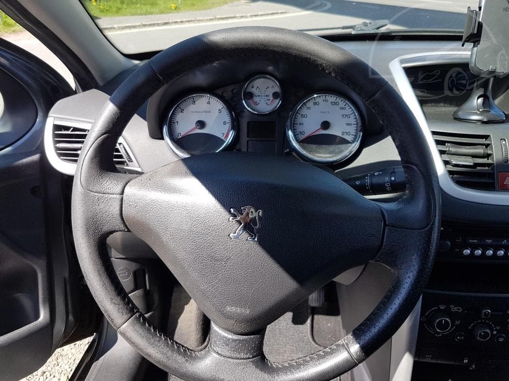 2012 Peugeot 207 - 13
