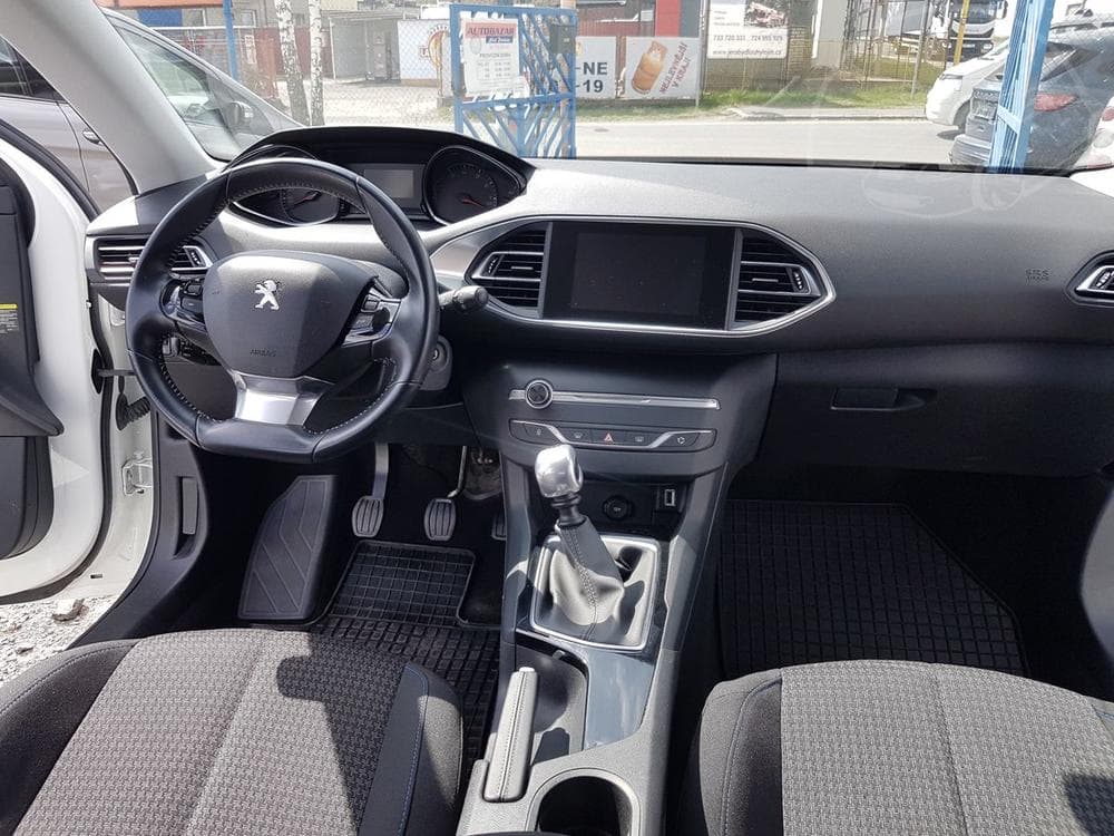 2018 Peugeot 308 - 13