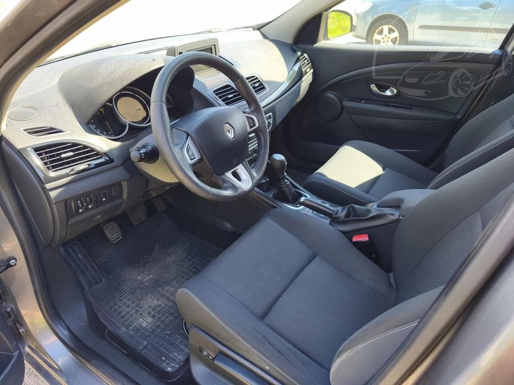 2011 Renault MEGANE - 11