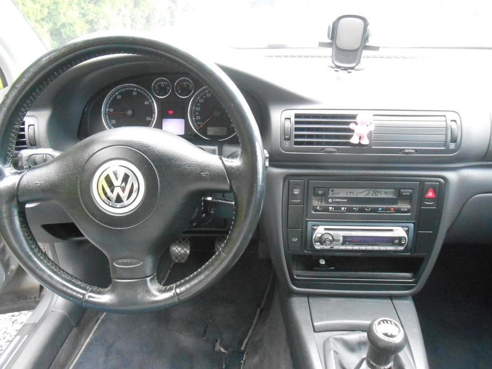 2004 Volkswagen PASSAT - 8