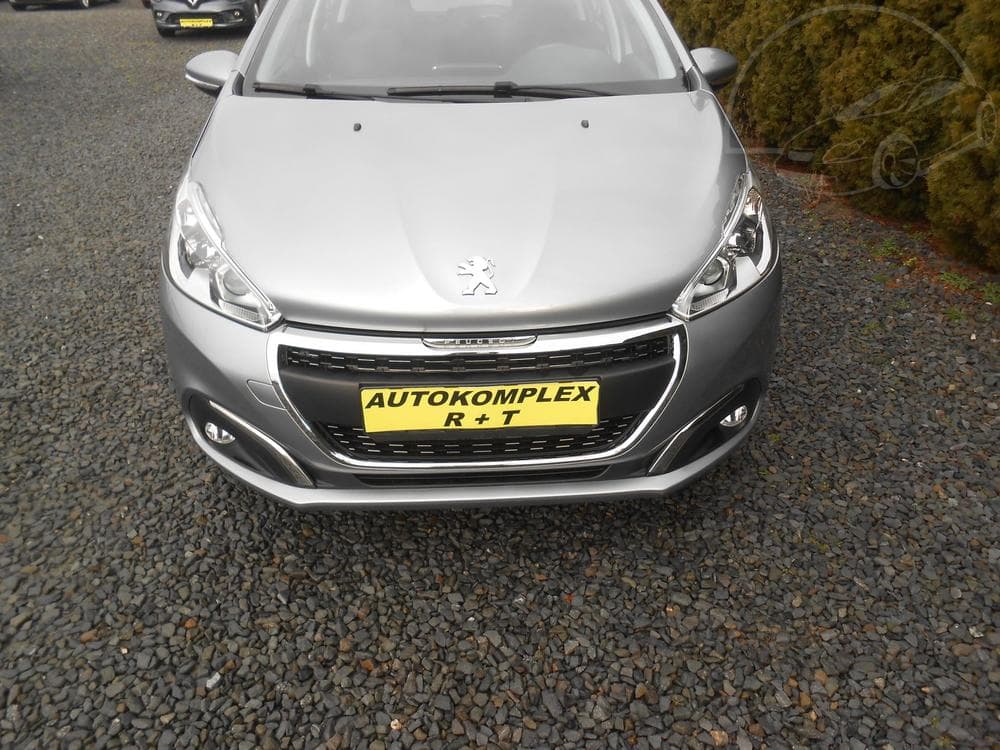 2018 Peugeot 208 - 9