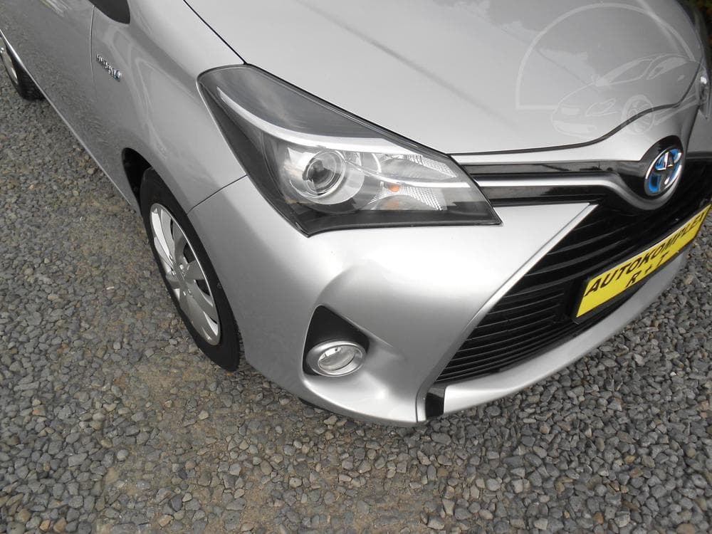 2017 Toyota YARIS - 9