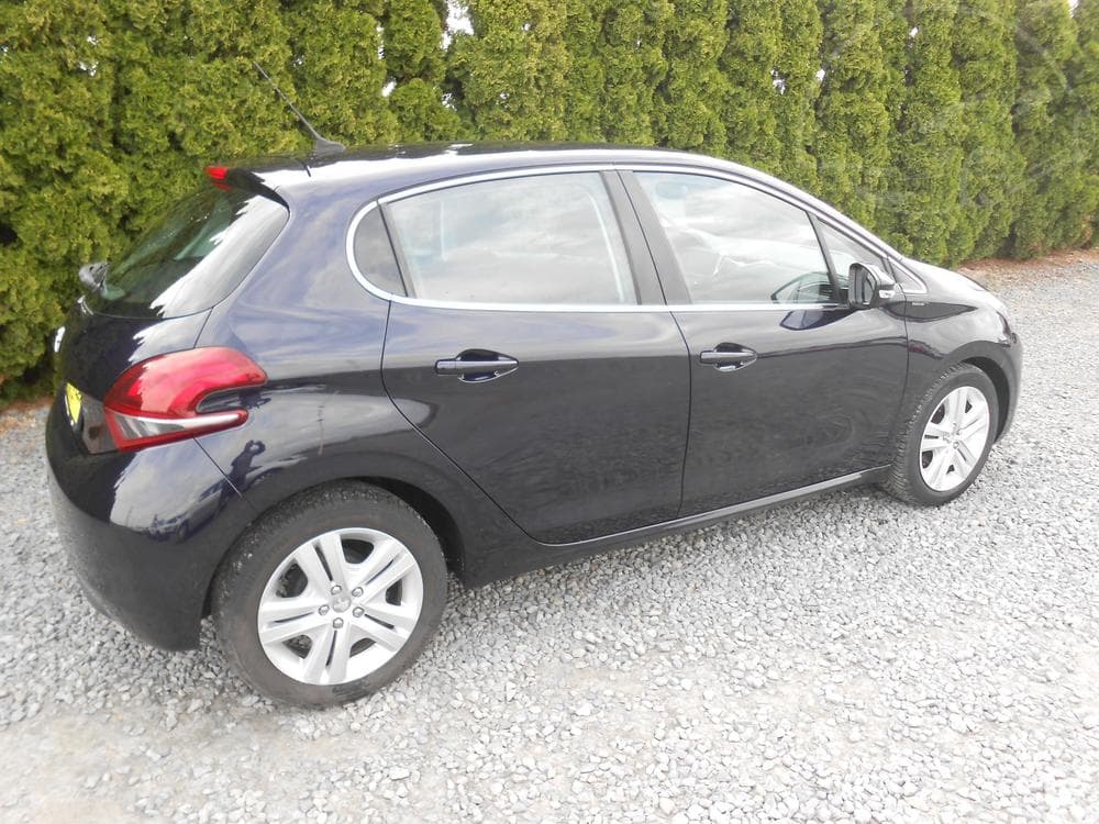 2019 Peugeot 208 - 10