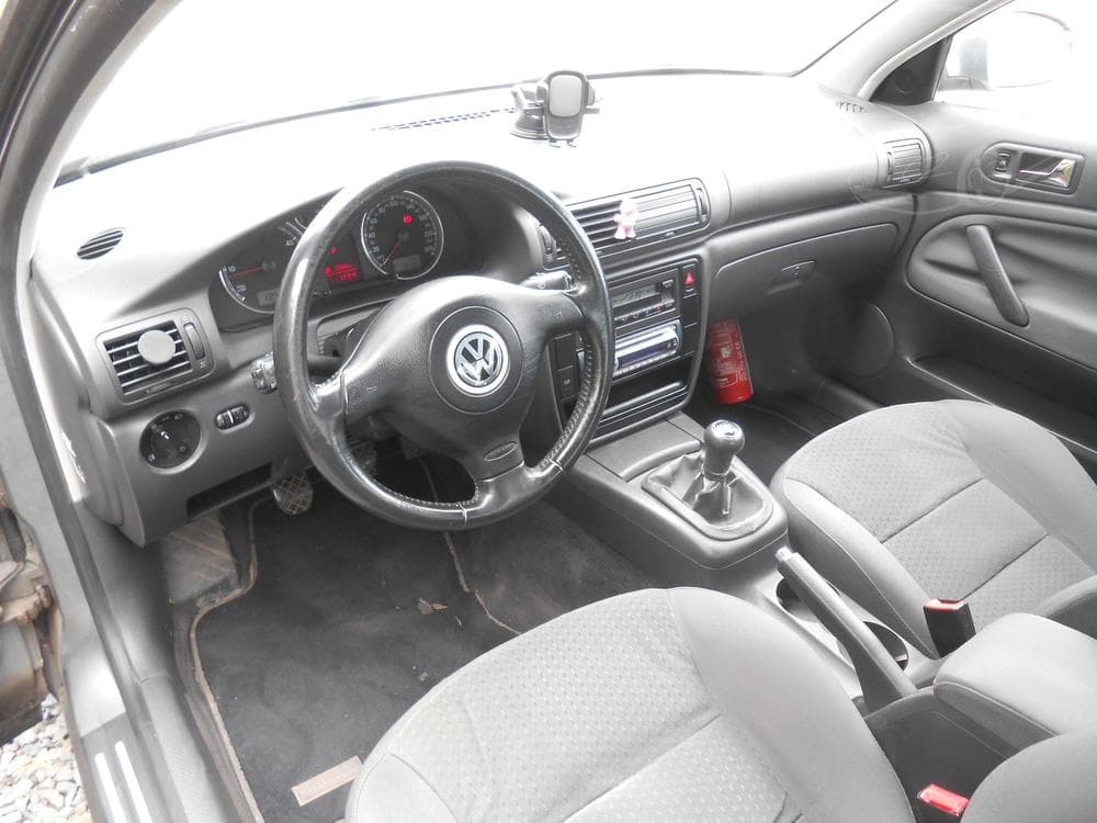 2004 Volkswagen PASSAT - 10
