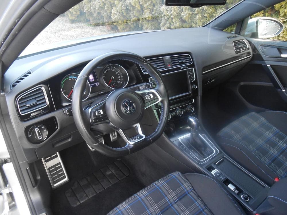 2016 Volkswagen GOLF - 11
