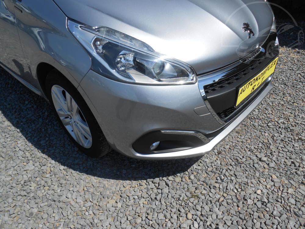 2018 Peugeot 208 - 11
