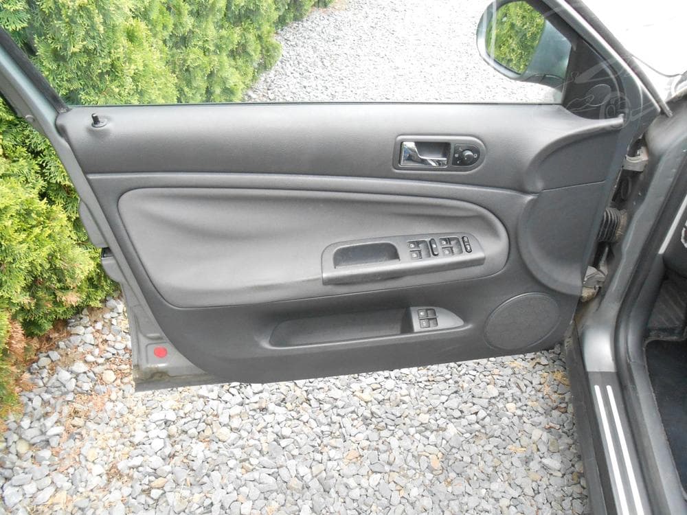 2004 Volkswagen PASSAT - 11