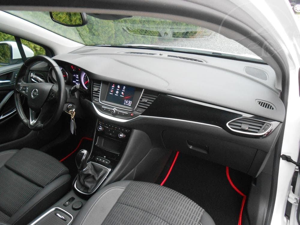 2020 Opel Astra - 13