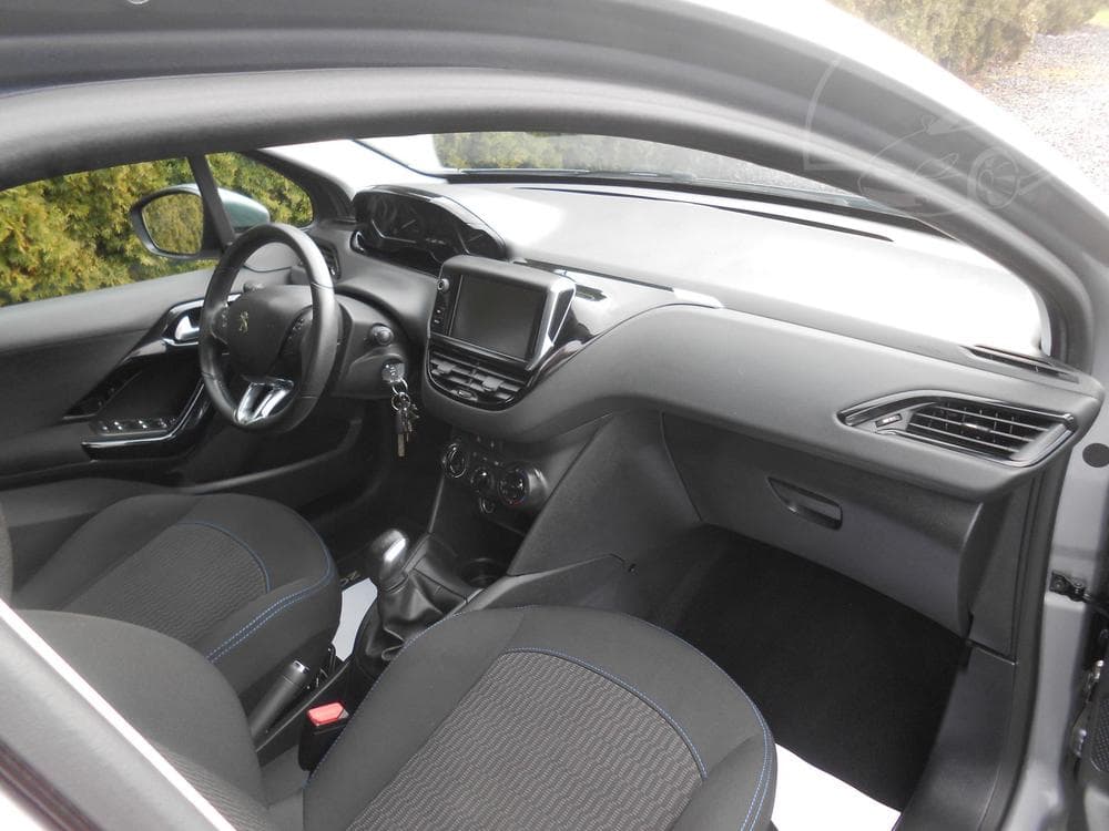 2018 Peugeot 208 - 13