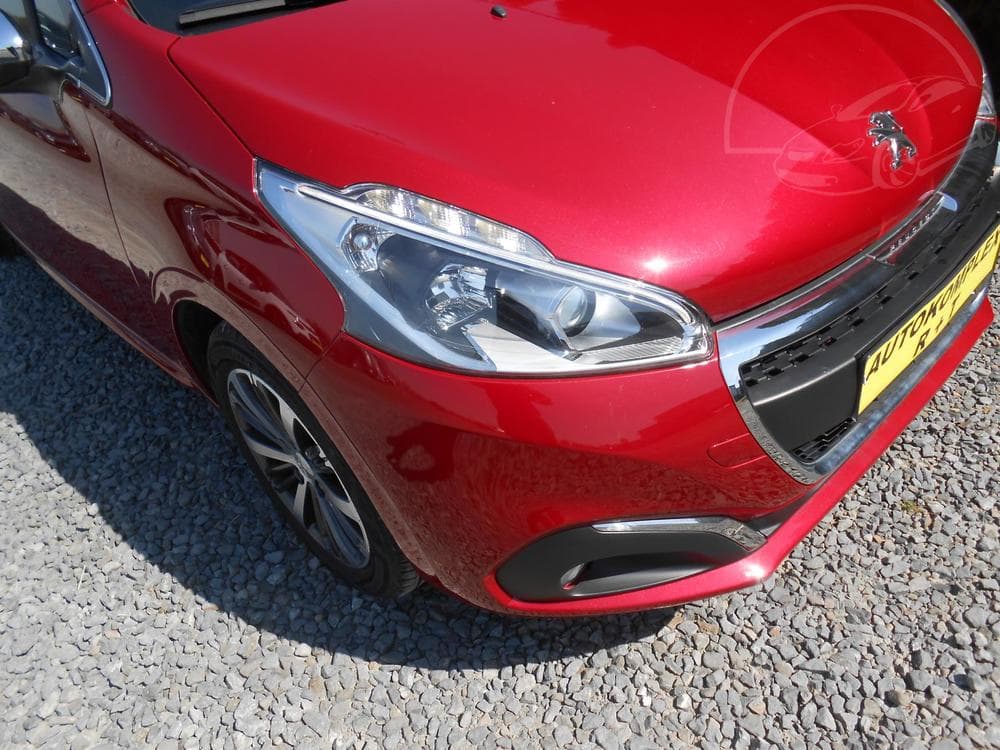 2017 Peugeot 208 - 13