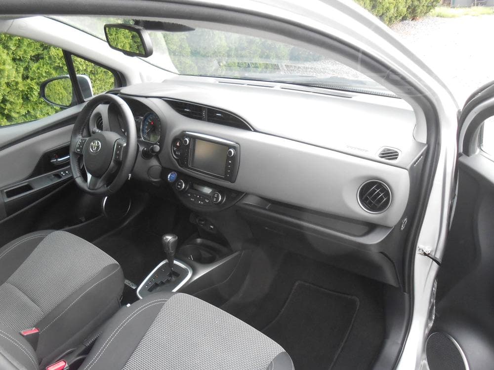 2017 Toyota YARIS - 13
