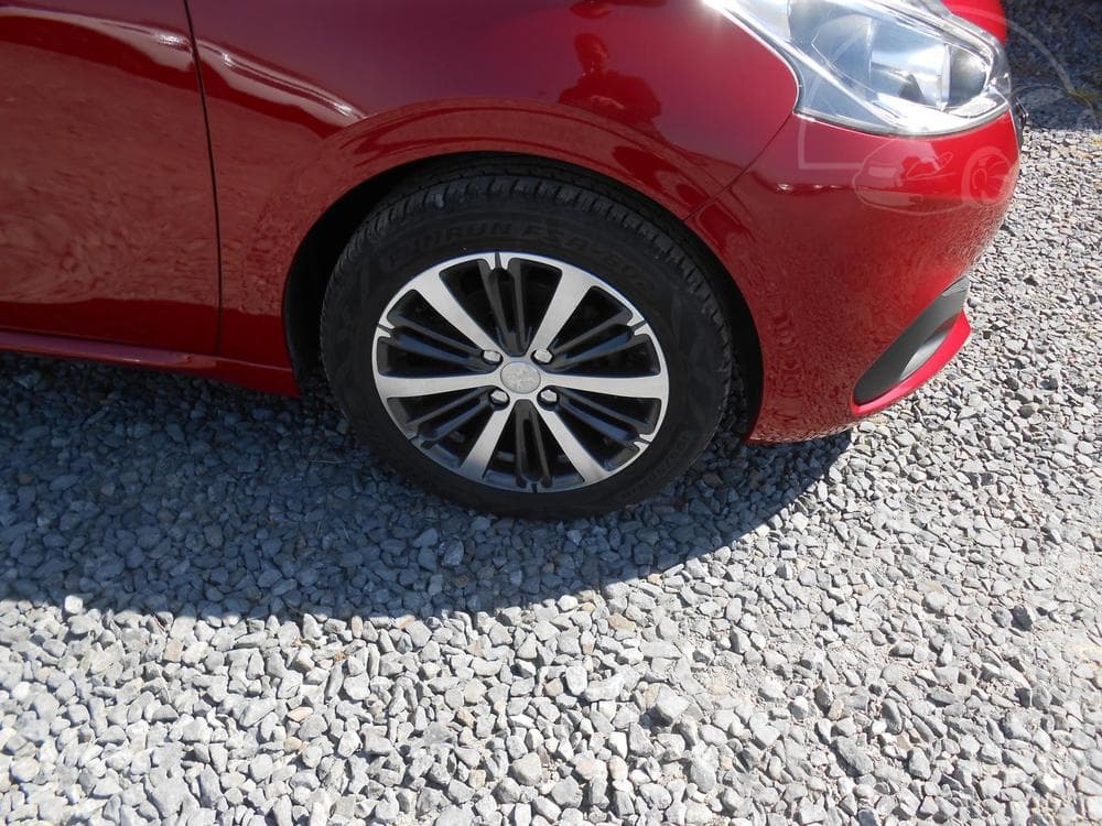 2017 Peugeot 208 - 14