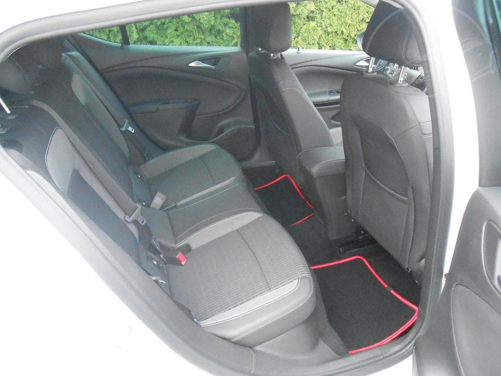 2020 Opel Astra - 16