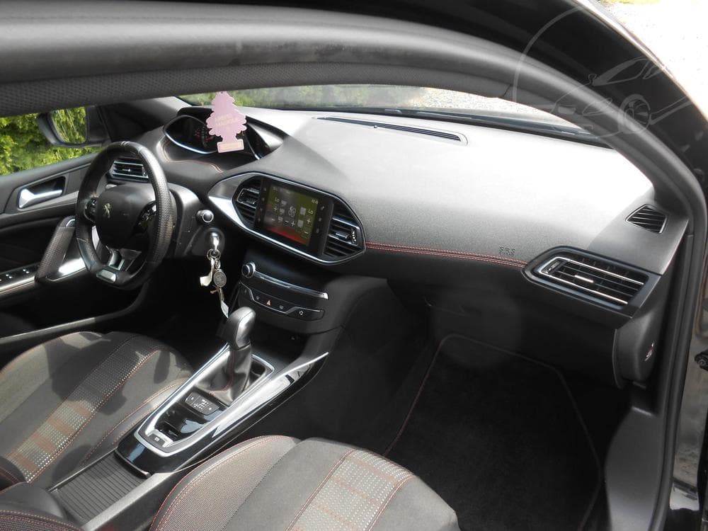 2016 Peugeot 308 - 16