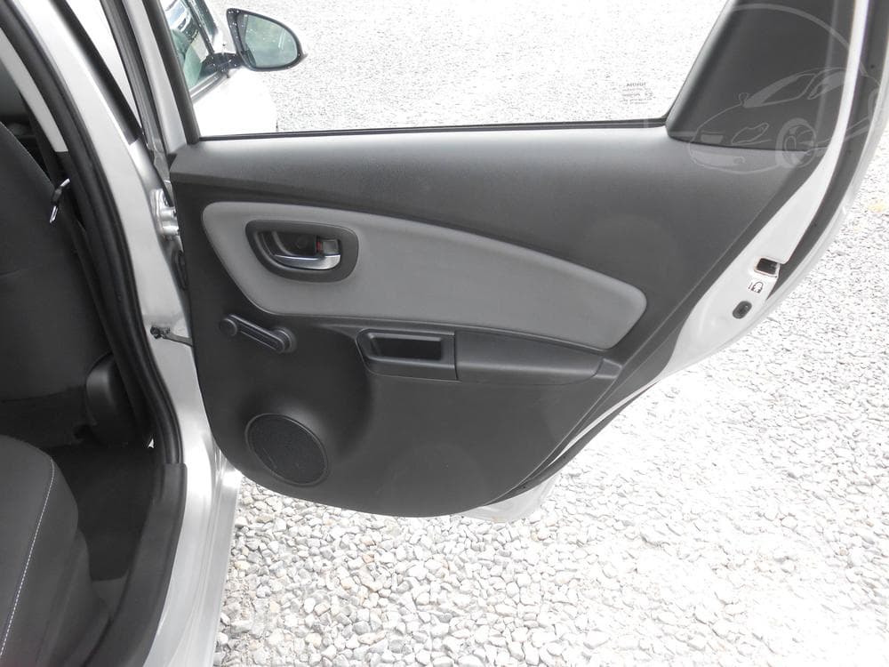 2017 Toyota YARIS - 16
