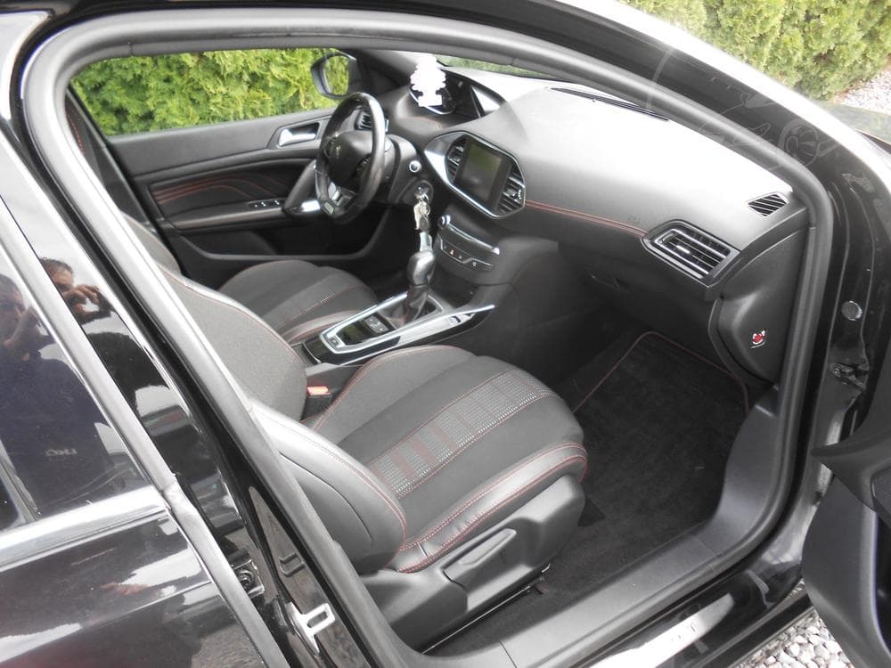 2016 Peugeot 308 - 17