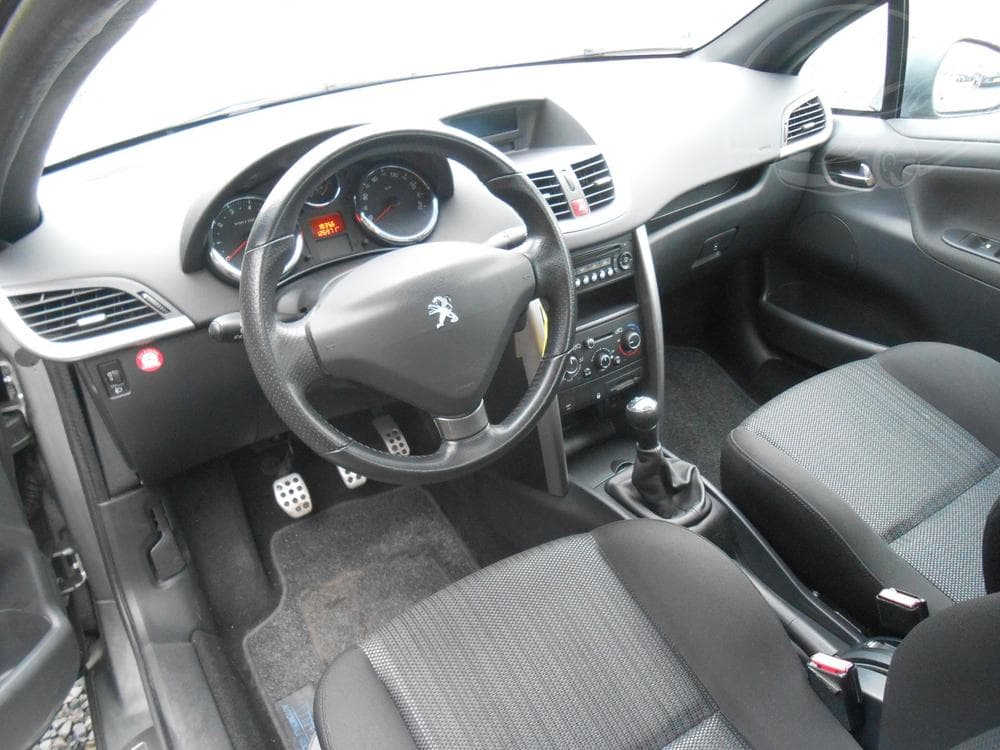 2013 Peugeot 207 - 17