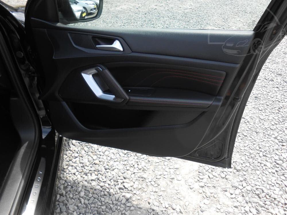 2016 Peugeot 308 - 17