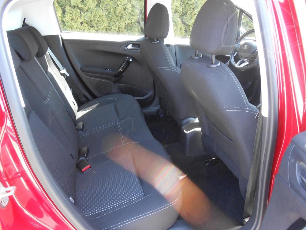 2017 Peugeot 208 - 19