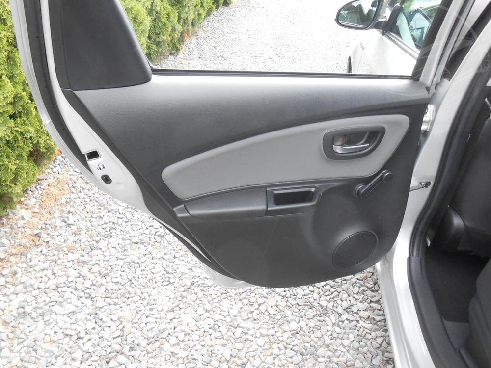 2017 Toyota YARIS - 19