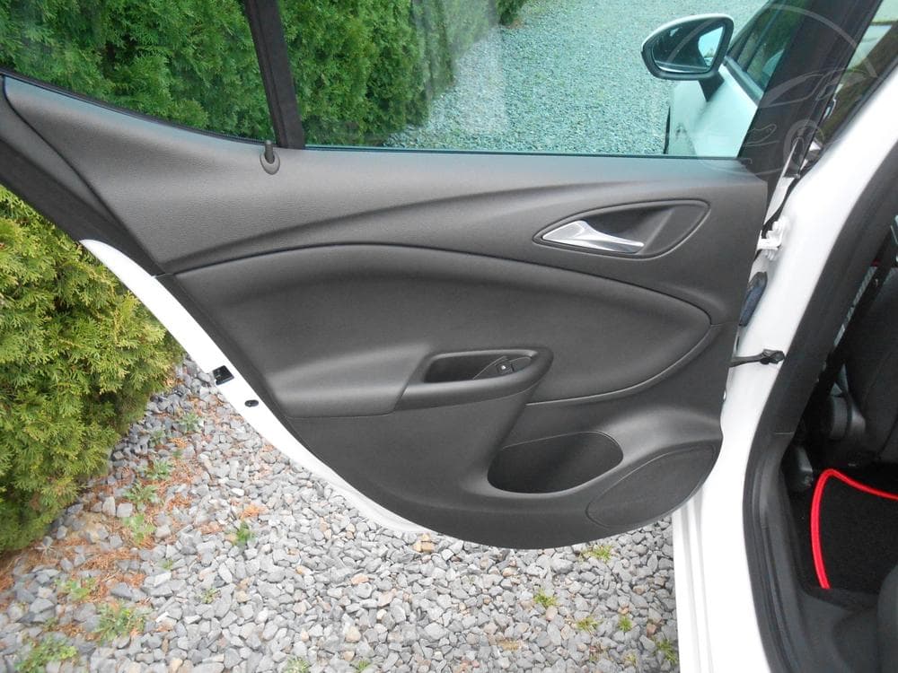 2020 Opel Astra - 20