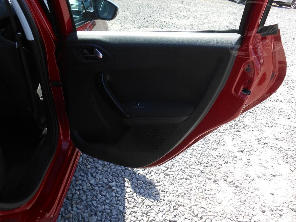 2017 Peugeot 208 - 20