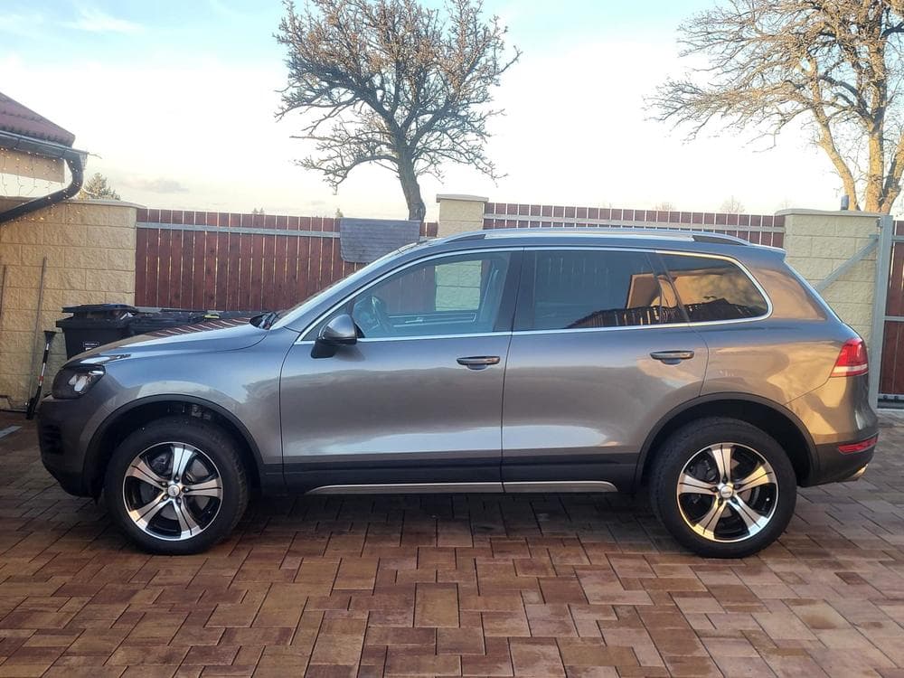 2013 Volkswagen TOUAREG - 2