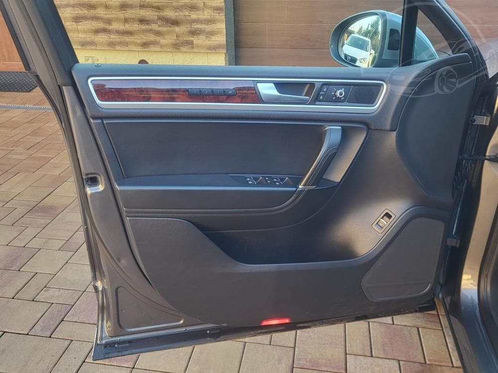 2013 Volkswagen TOUAREG - 8