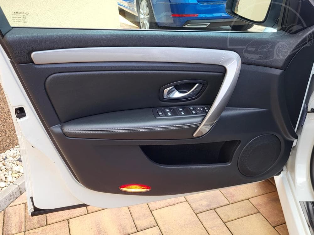 2013 Renault LAGUNA - 9