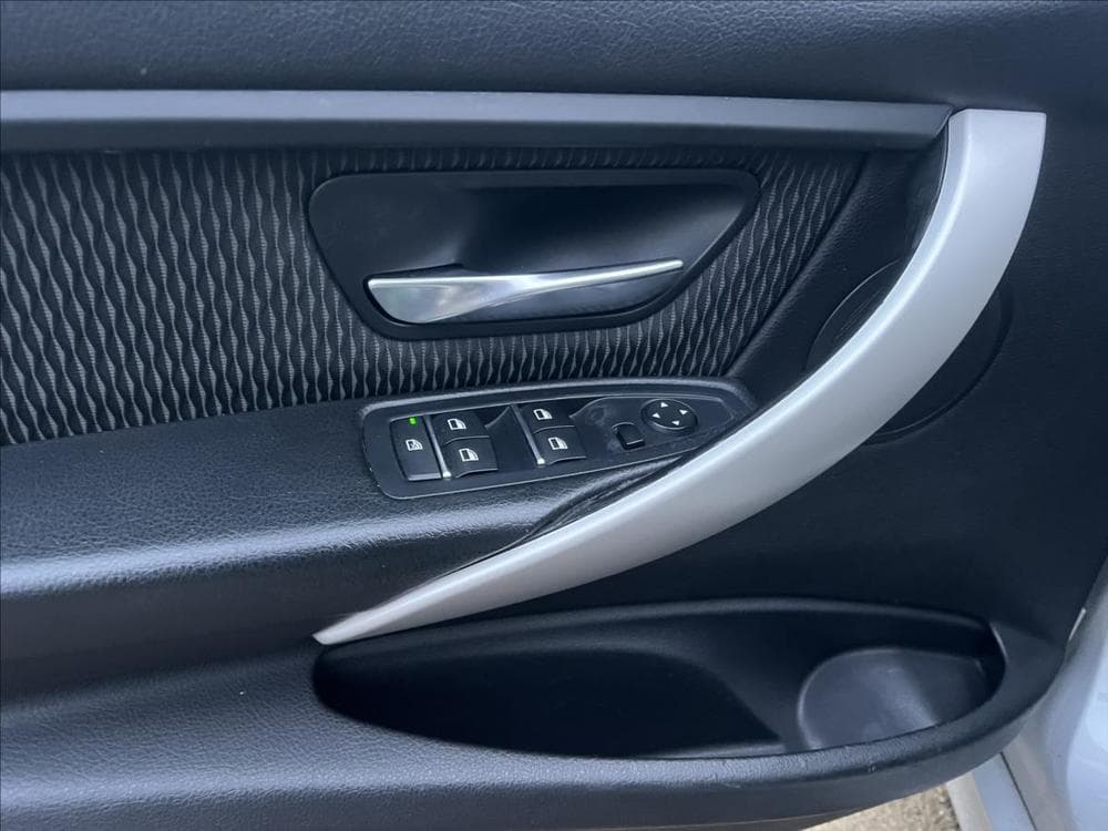 2016 BMW 3-Series - 11