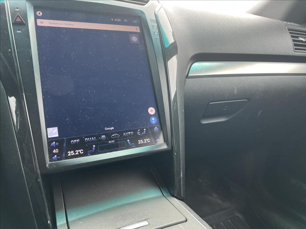 2016 Ford Explorer - 13