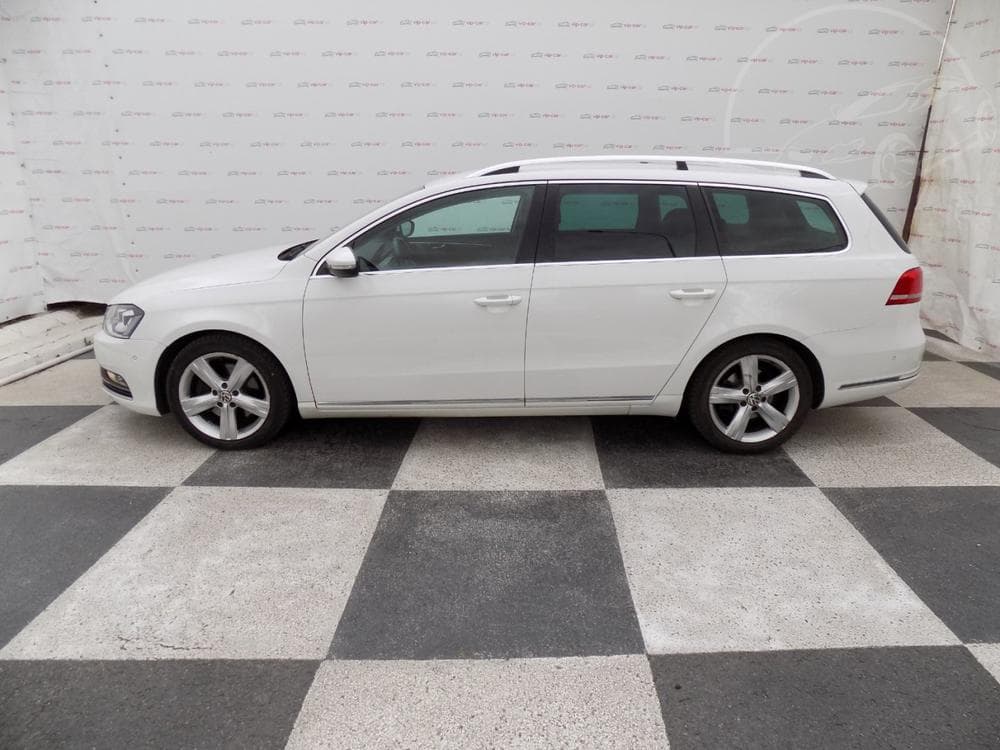 2011 Volkswagen PASSAT - 2